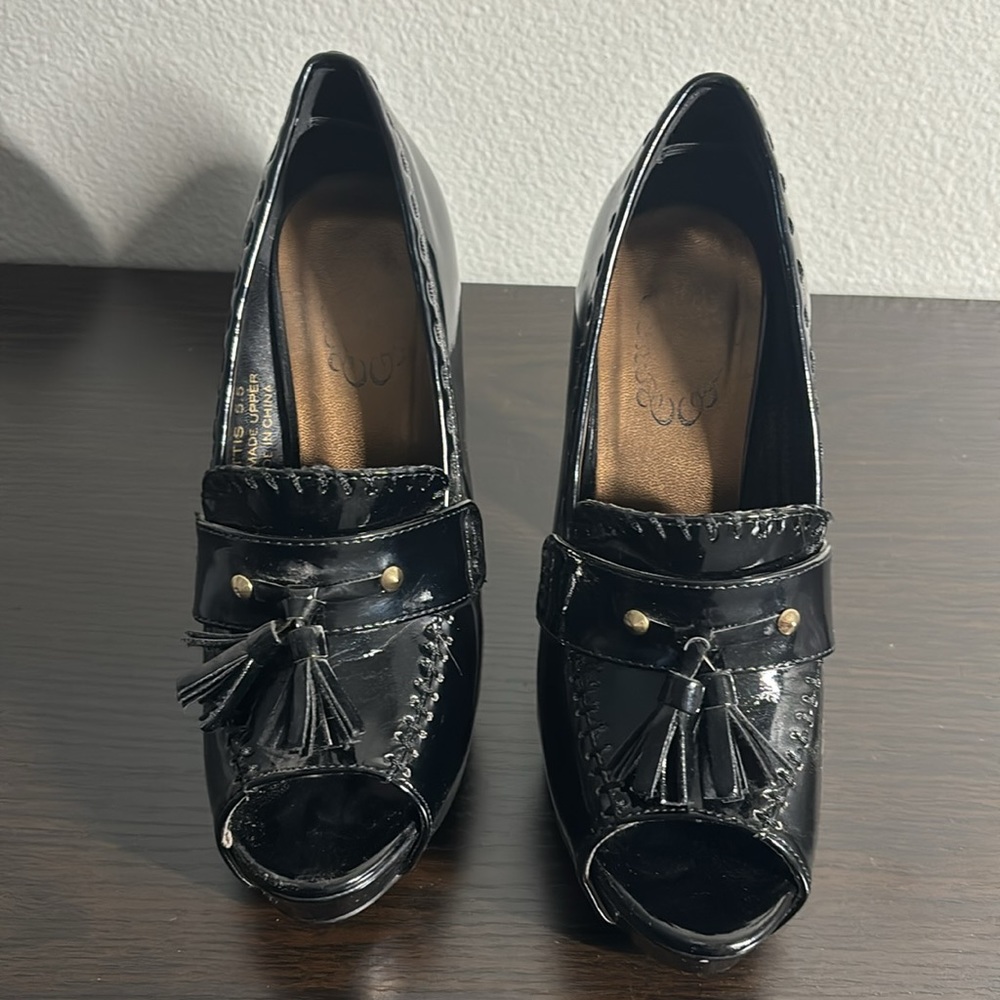 Shoes - Picture 4 of 5